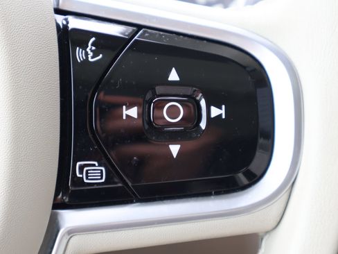 Used 2019 Volvo XC90 T6 Momentum w/ Advanced Package AWD/4WD image 14