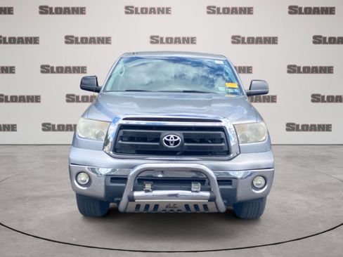 Used 2010 Toyota Tundra 4x4 CrewMax image 3
