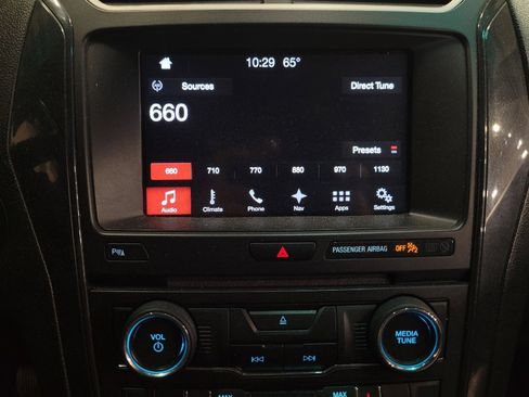 Used 2017 Ford Explorer XLT w/ Equipment Group 201A AWD/4WD image 25