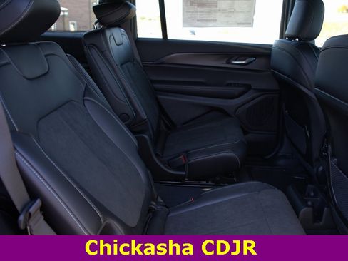 New 2025 Jeep Grand Cherokee L Altitude image 16