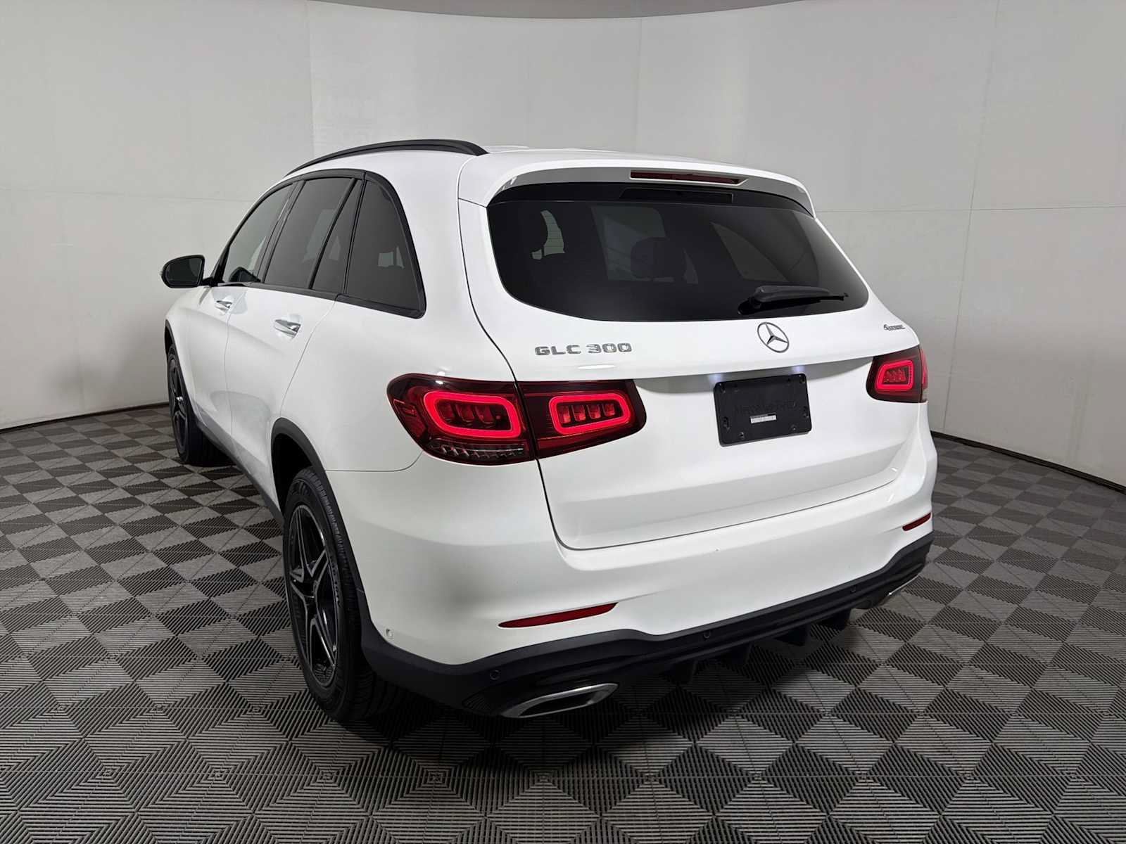 Used 2021 Mercedes-Benz GLC 300 4MATIC image 5