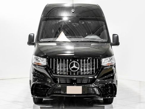 Used 2024 Mercedes-Benz Sprinter 3500 image 2