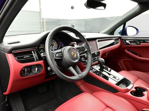 Certified 2025 Porsche Macan S image 4