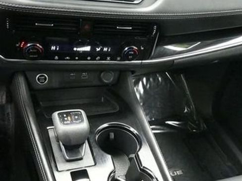 Used 2023 Nissan Rogue SL image 19
