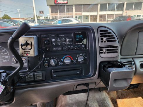 Used 1999 Chevrolet Suburban 4WD w/ Preferred Equipment Group 2 image 20