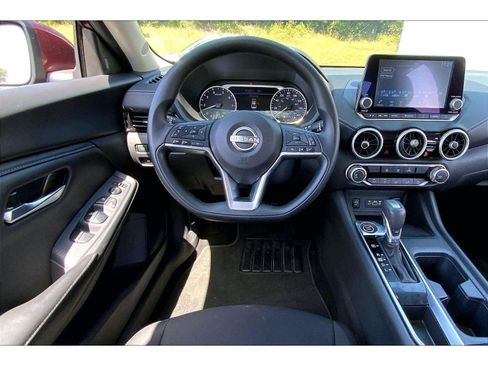 Used 2025 Nissan Sentra SV FWD image 5