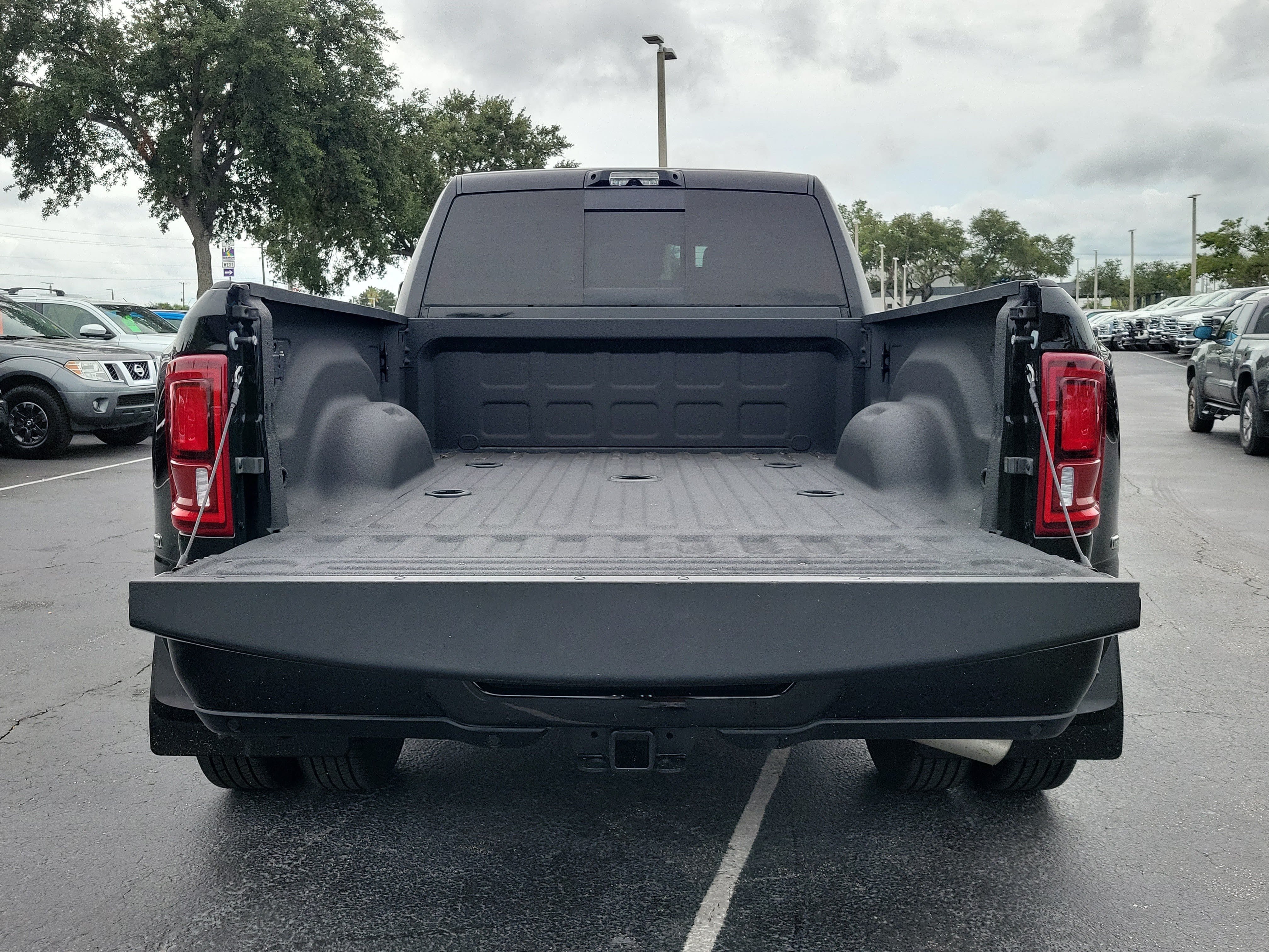 Used 2025 RAM 3500 Laramie w/ Night Edition AWD/4WD image 9