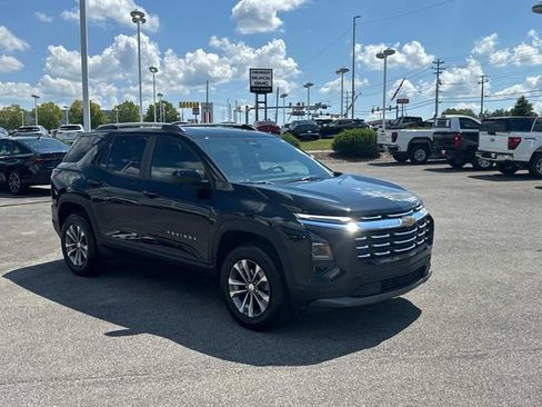 Used 2025 Chevrolet Equinox LT w/ Convenience Package II FWD image 2