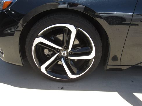 Used 2019 Honda Accord Sport image 5
