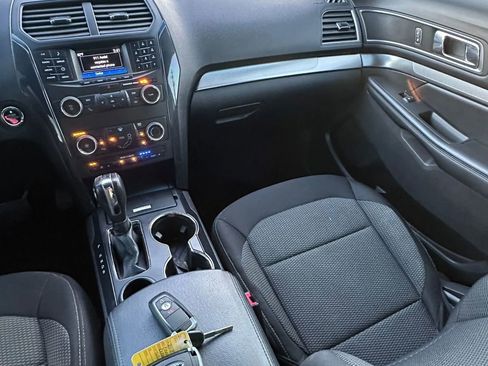 Used 2018 Ford Explorer XLT FWD image 10