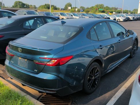 Used 2025 Toyota Camry SE FWD image 4
