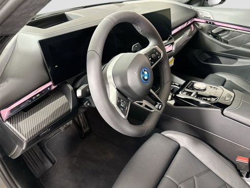 New 2026 BMW 550e xDrive w/ Executive Package image 9