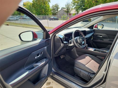 New 2026 Nissan Kicks SR w/ Cold Weather Package image 9