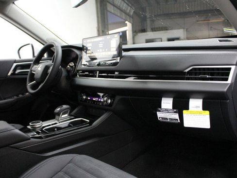 New 2026 Mitsubishi Outlander SE image 17