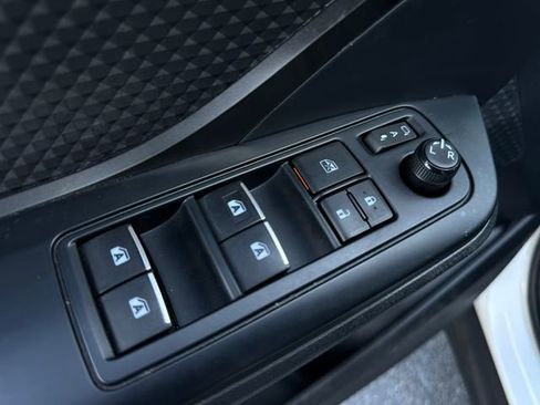 Used 2018 Toyota C-HR XLE image 12