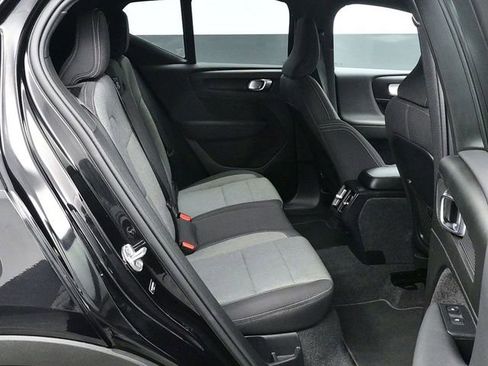 Used 2024 Volvo XC40 B5 Core image 12