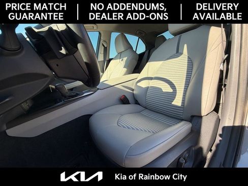 Used 2024 Toyota Camry SE image 12