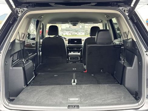 Used 2025 Volkswagen Atlas SE image 11