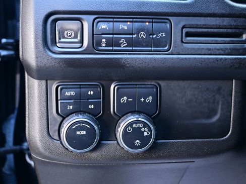 Used 2021 Chevrolet Tahoe Z71 w/ Luxury Package AWD/4WD image 30