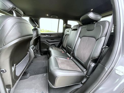 Used 2024 Jeep Grand Cherokee Altitude AWD/4WD image 19
