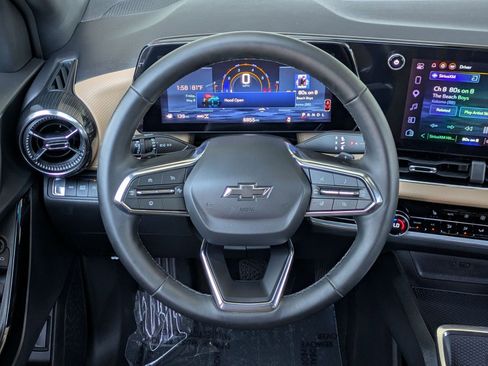 Used 2026 Chevrolet Equinox ACTIV AWD/4WD image 13