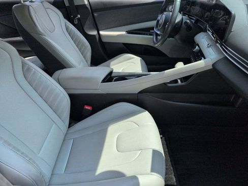 Used 2025 Hyundai Elantra Limited FWD image 31