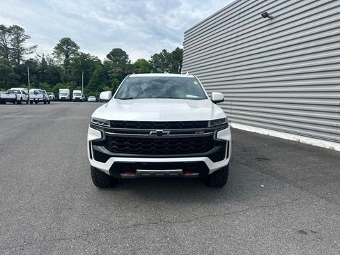 Used 2022 Chevrolet Tahoe Z71 w/ Luxury Package AWD/4WD image 2