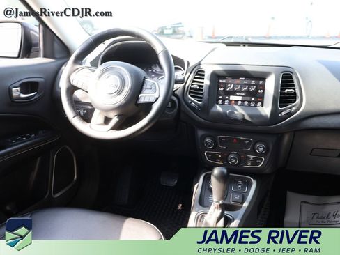Used 2019 Jeep Compass Latitude w/ Cold Weather Group AWD/4WD image 16