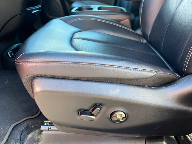 Used 2025 Chrysler Pacifica Select FWD image 11