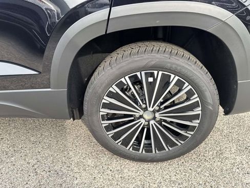 New 2025 Volkswagen Taos SE image 22