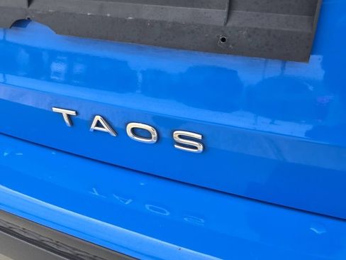Used 2023 Volkswagen Taos SE w/ Panoramic Sunroof Package FWD image 14