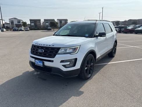 Used 2017 Ford Explorer XLT w/ Equipment Group 202A image 1