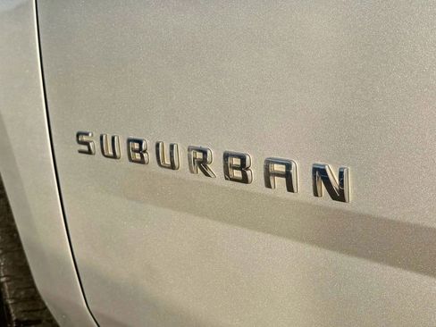 Used 2018 Chevrolet Suburban LT image 9