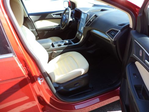 Used 2022 Ford Edge SEL w/ Convenience Package image 8