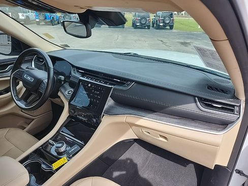 Certified 2021 Jeep Grand Cherokee L Limited AWD/4WD image 33