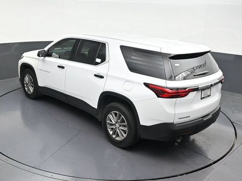 Used 2023 Chevrolet Traverse LS FWD image 18