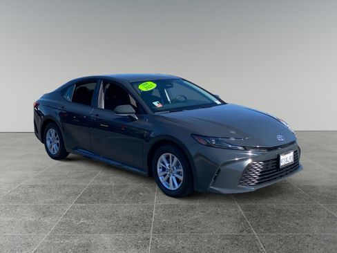 Used 2025 Toyota Camry LE w/ Convenience Package image 7
