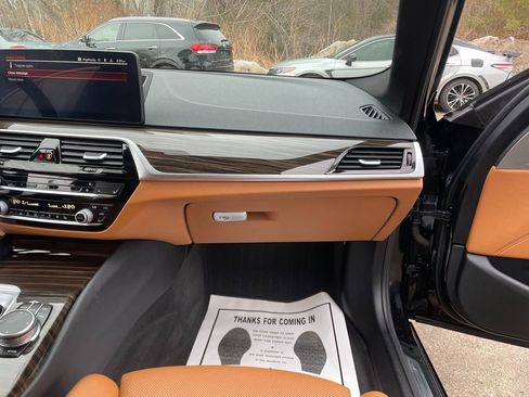 Used 2021 BMW 530i xDrive w/ Premium Package image 28