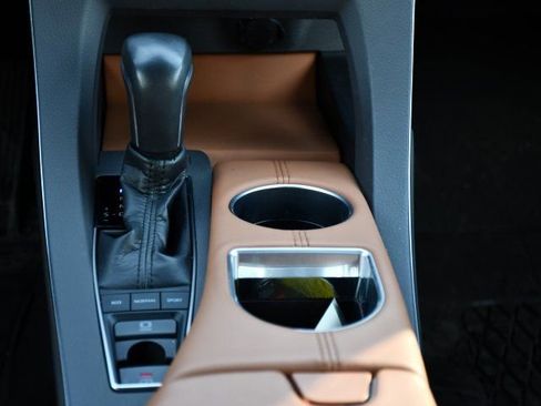 Used 2019 Toyota Avalon Limited image 28