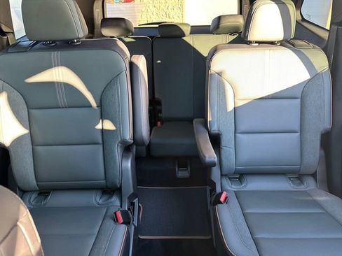 Used 2025 GMC Acadia AT4 w/ Luxury Package image 39