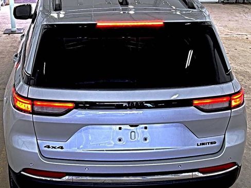 Used 2022 Jeep Grand Cherokee Limited AWD/4WD image 5