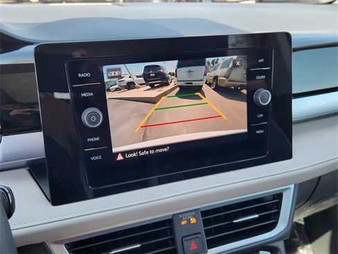 New 2025 Volkswagen Taos SE image 15