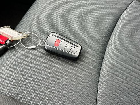 Used 2025 Toyota RAV4 XLE image 22