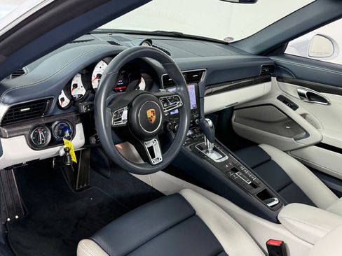 Certified 2019 Porsche 911 Targa 4S image 4
