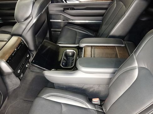 Used 2022 Jeep Grand Wagoneer Series I AWD/4WD image 15