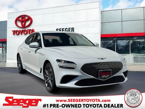 Used 2025 Genesis G70 2.5T image 1