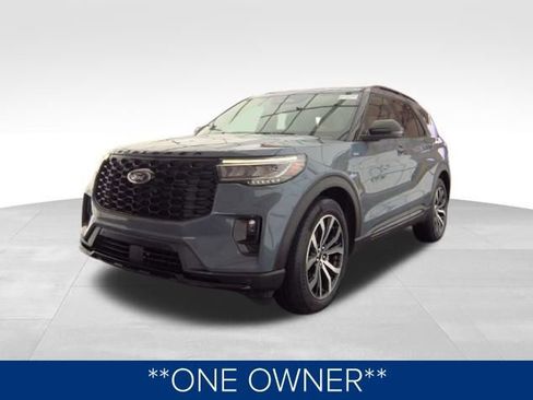 Used 2025 Ford Explorer ST-Line image 2