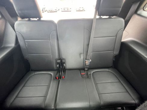 Used 2022 Chevrolet Traverse LT w/ LT Premium Package image 32