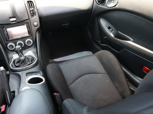 Used 2014 Nissan 370Z Coupe RWD image 13