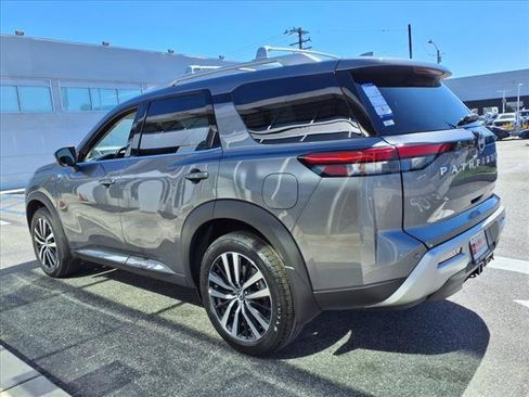 New 2025 Nissan Pathfinder Platinum image 10